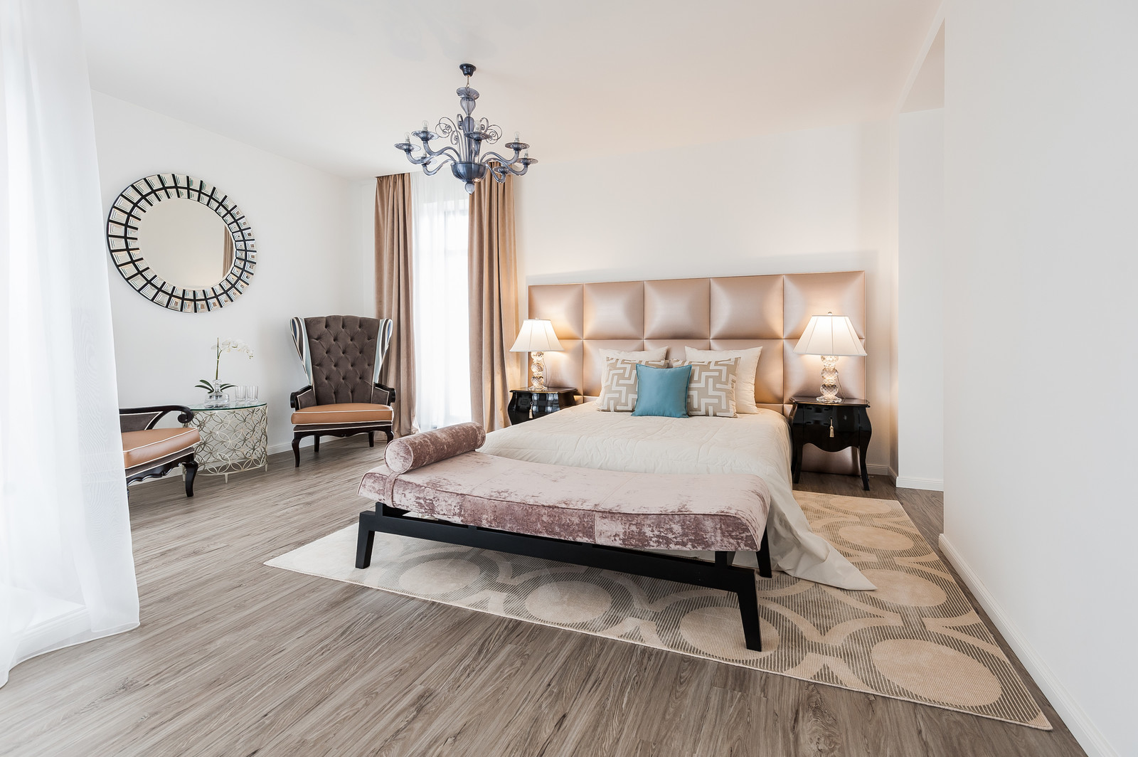 Дом с лошадиным бюстом