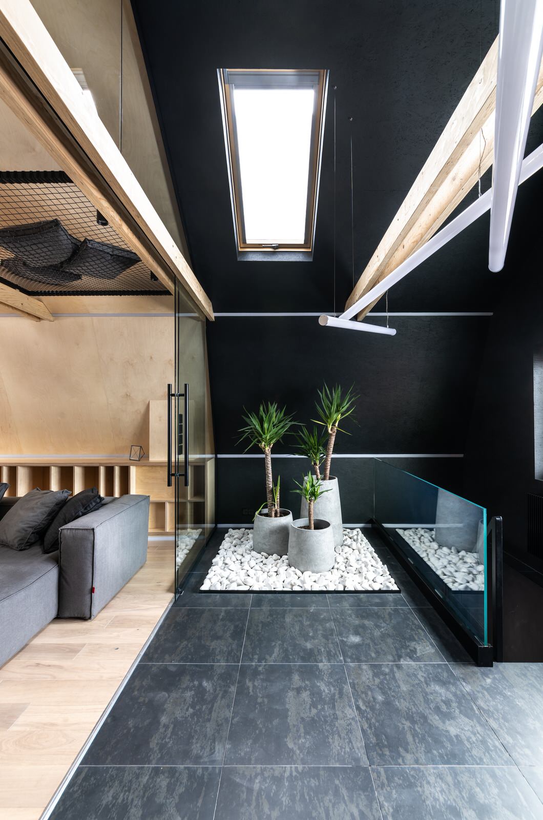 Проект недели: Мансарда с двухъярусной ТВ-зоной и зимним садом