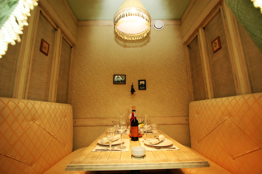 Интерьер ресторана Стейк-хаус "Дача" в Сургуте