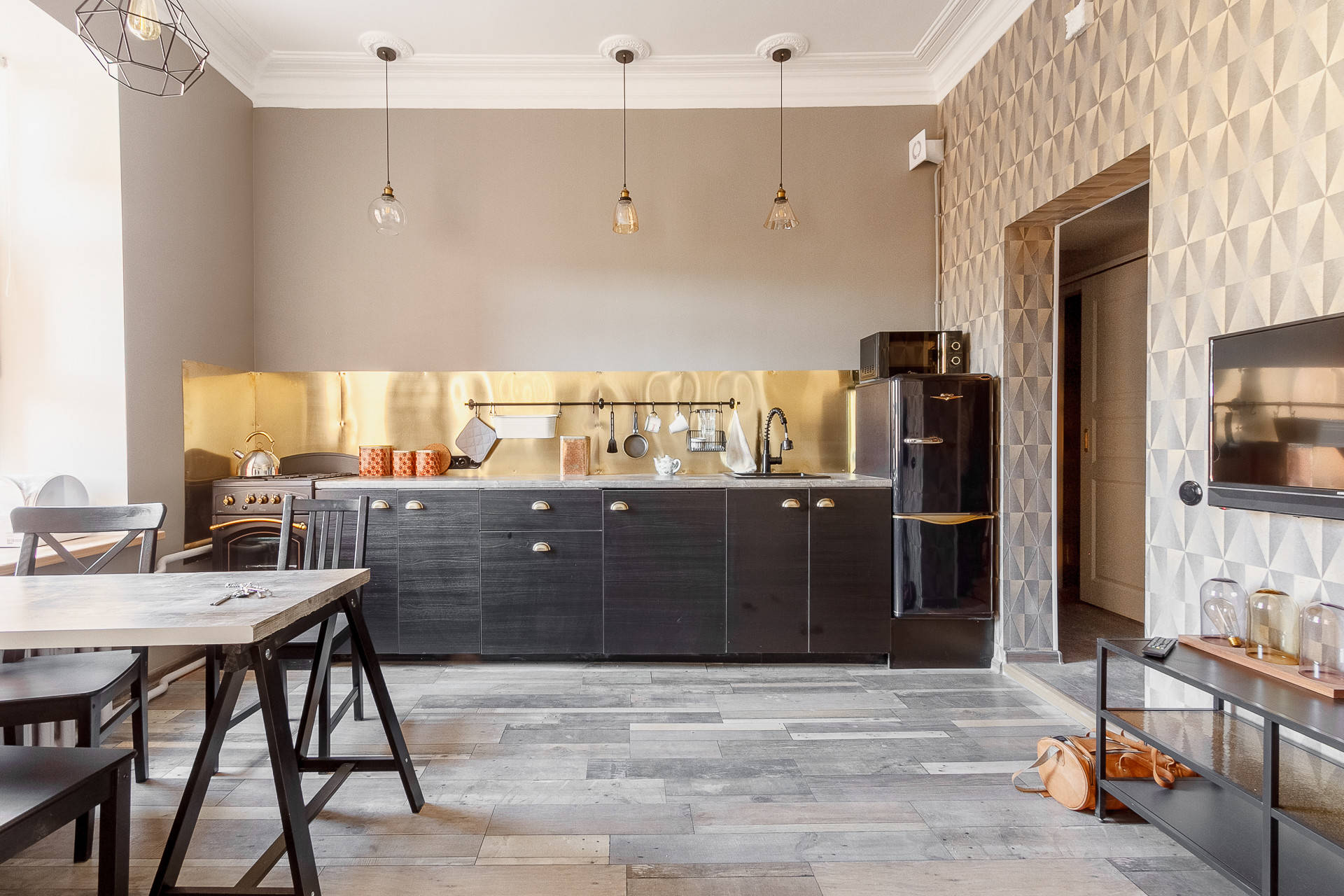 Есть решение: 8 вариантов кухни 18 кв.м