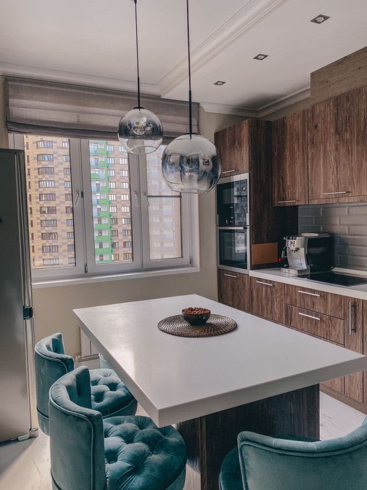 Установка плинтуса и карниза. Жилой квартал «Сколковский»