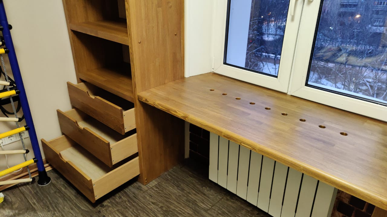 Подоконник-столешница + шкаф из лиственницы