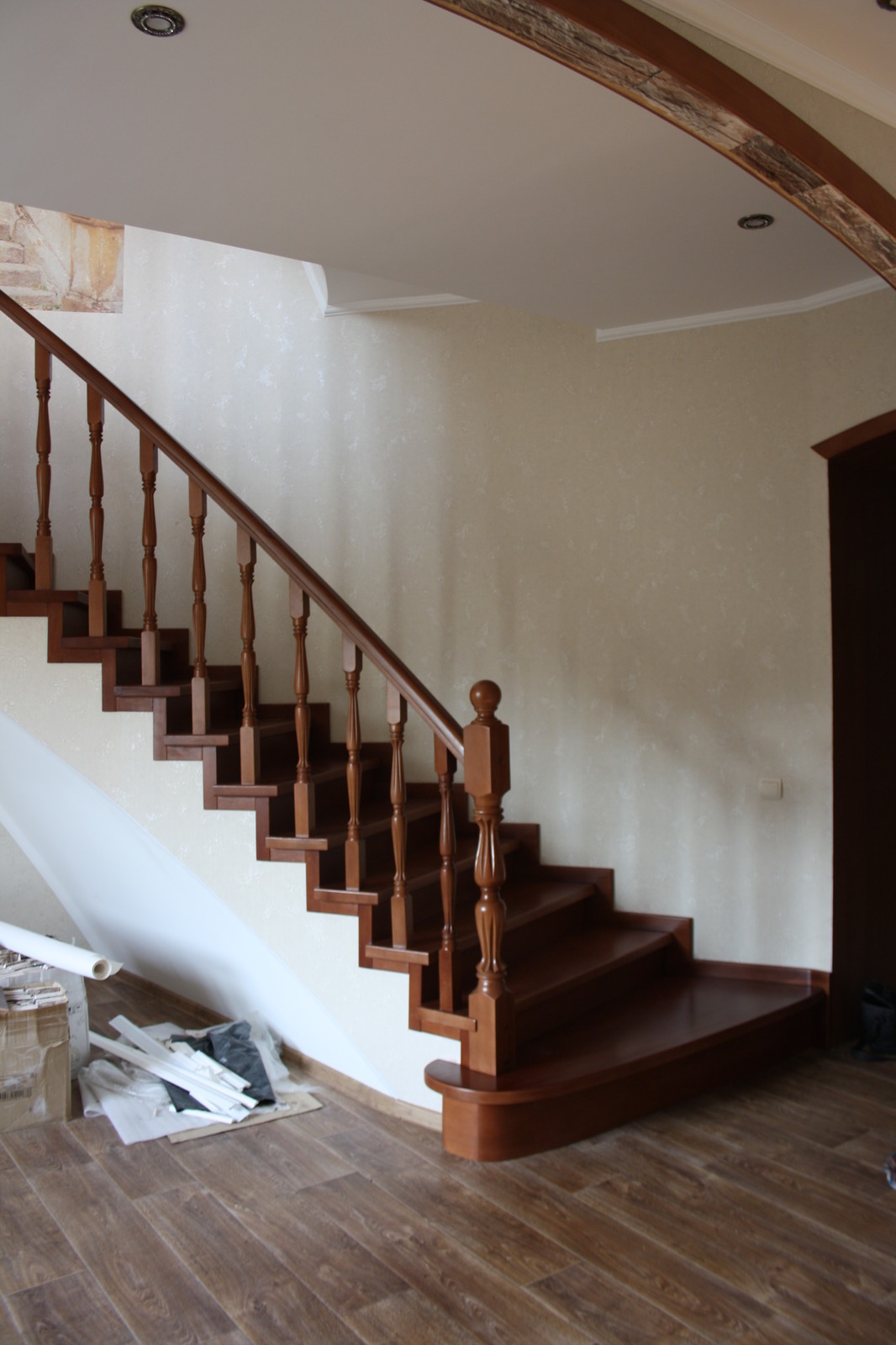 Винтовая лестница из бука