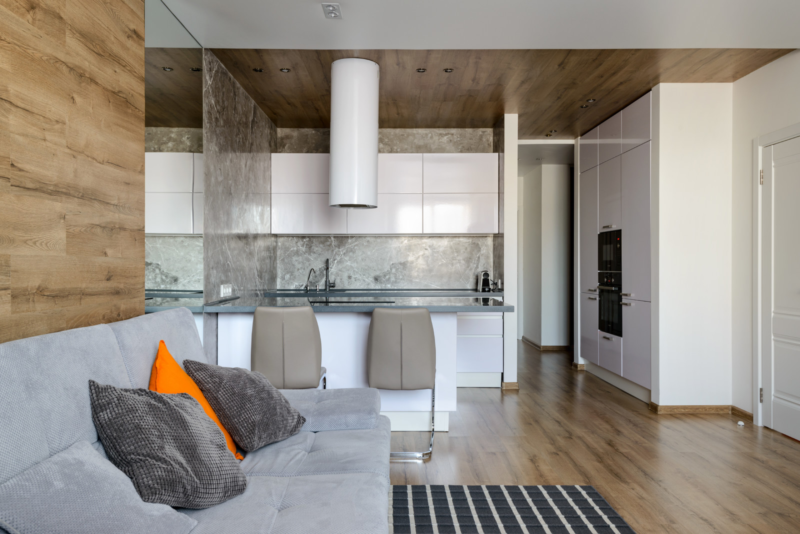 Камень и дерево в центре Сибири