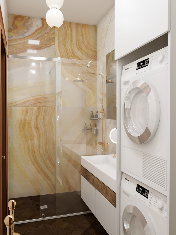 Городской фьюжн для импозантного мужчины европейца