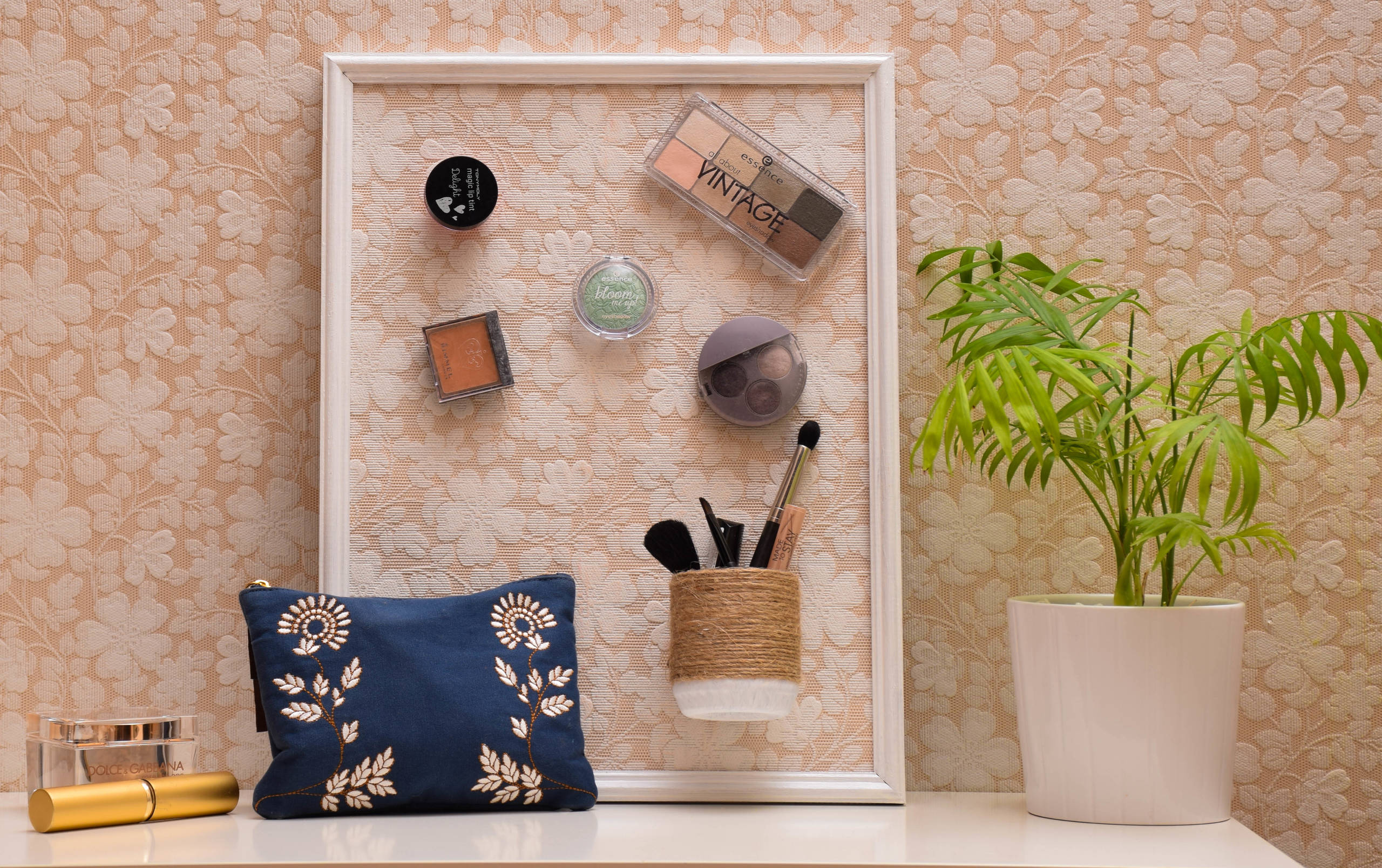 DIY: Как сделать магнитную доску своими руками для косметики