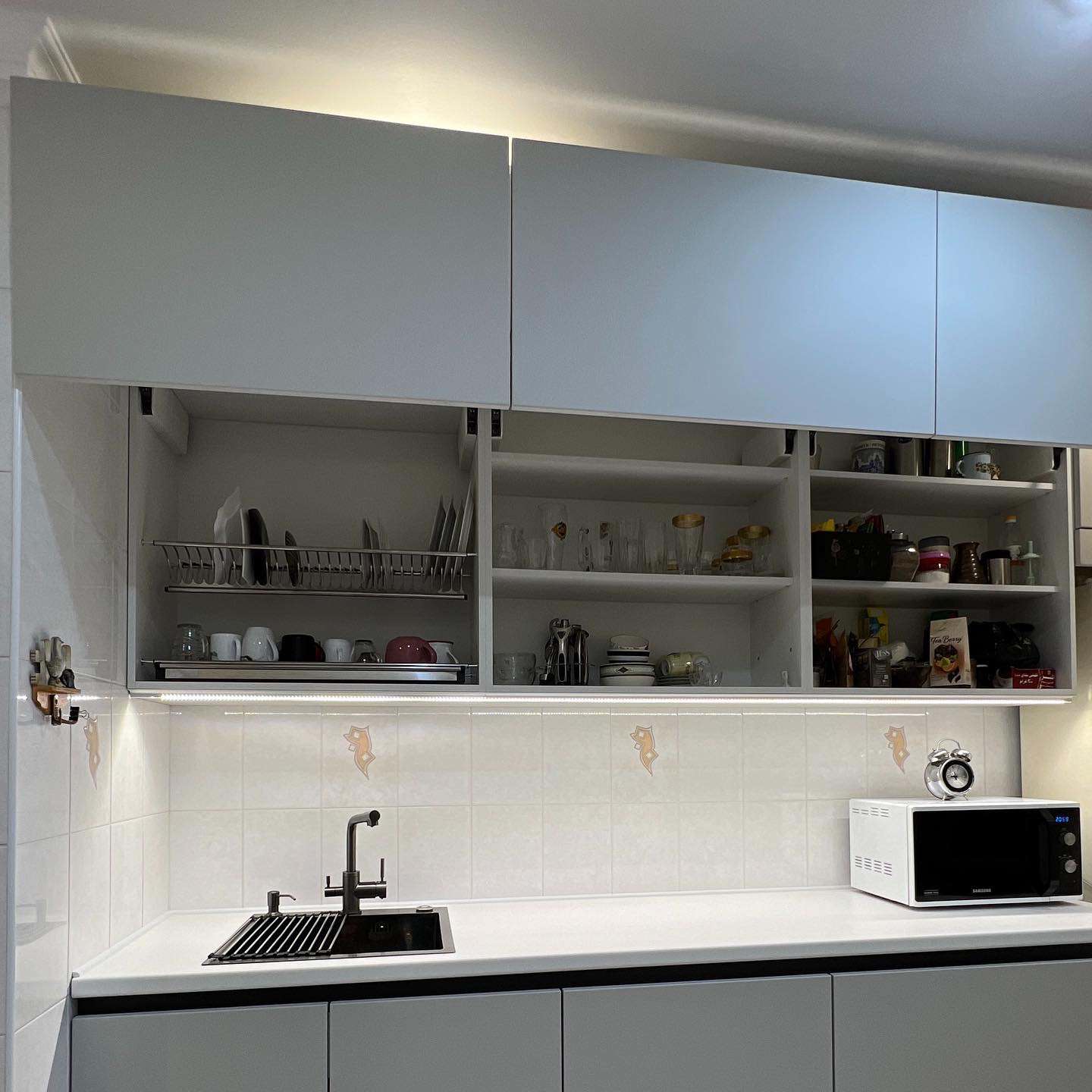 Обложка проекта: Кухня без ручек