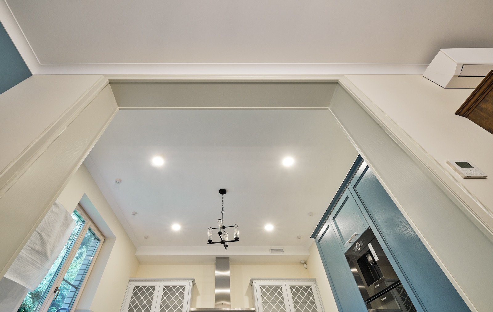 Кантри Ral 1013 в интерьере дома