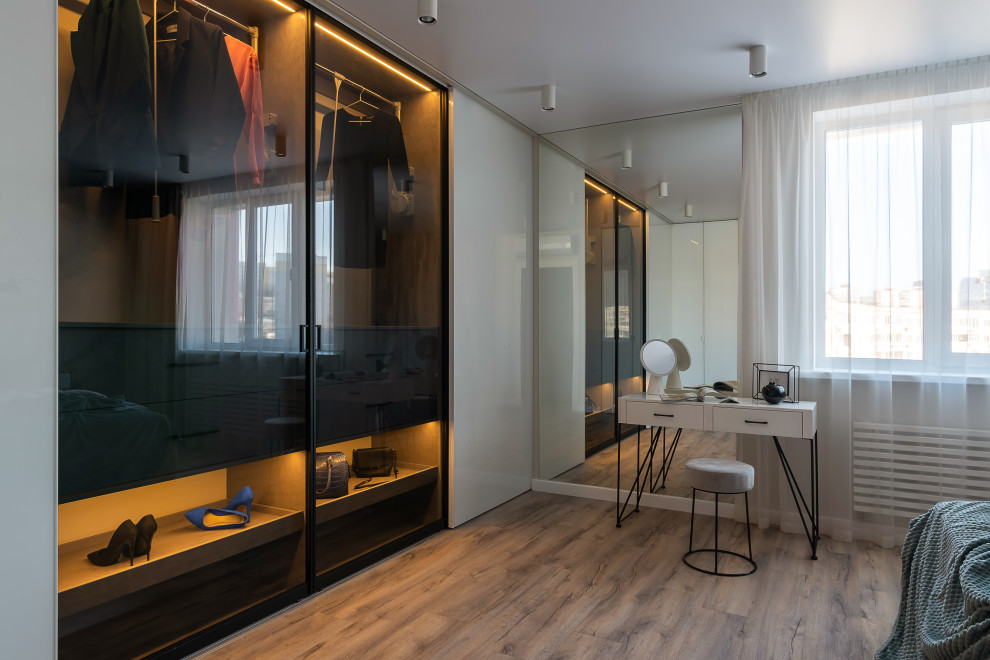 Угловой шкаф с раздвижными и распашными дверьми в ЖК Оникс