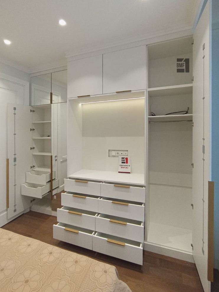 Мебельный комплекс в белом цвете