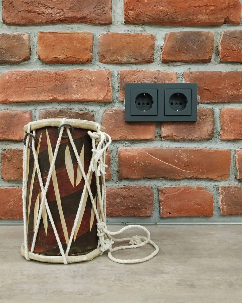 Обложка проекта: gray and bricks