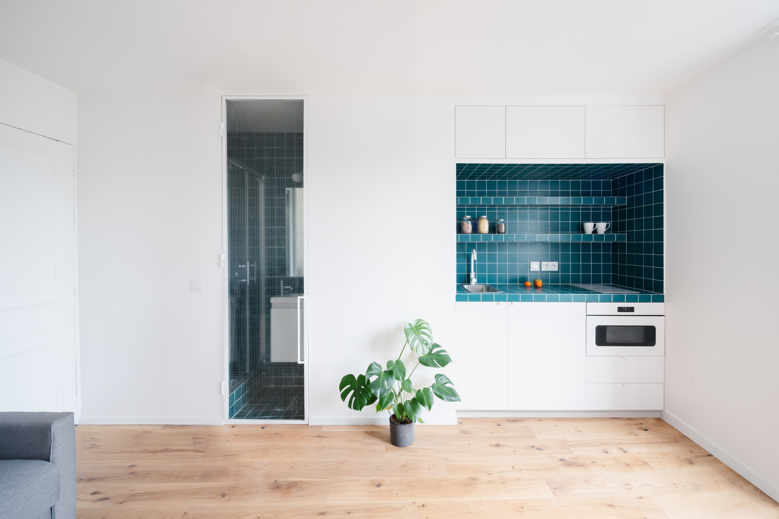 До и после: 16 кв.м — парижская студия с эффектной кухней