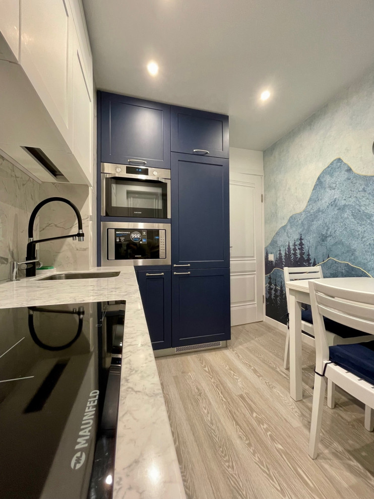 Обложка проекта: Кухня с выступом