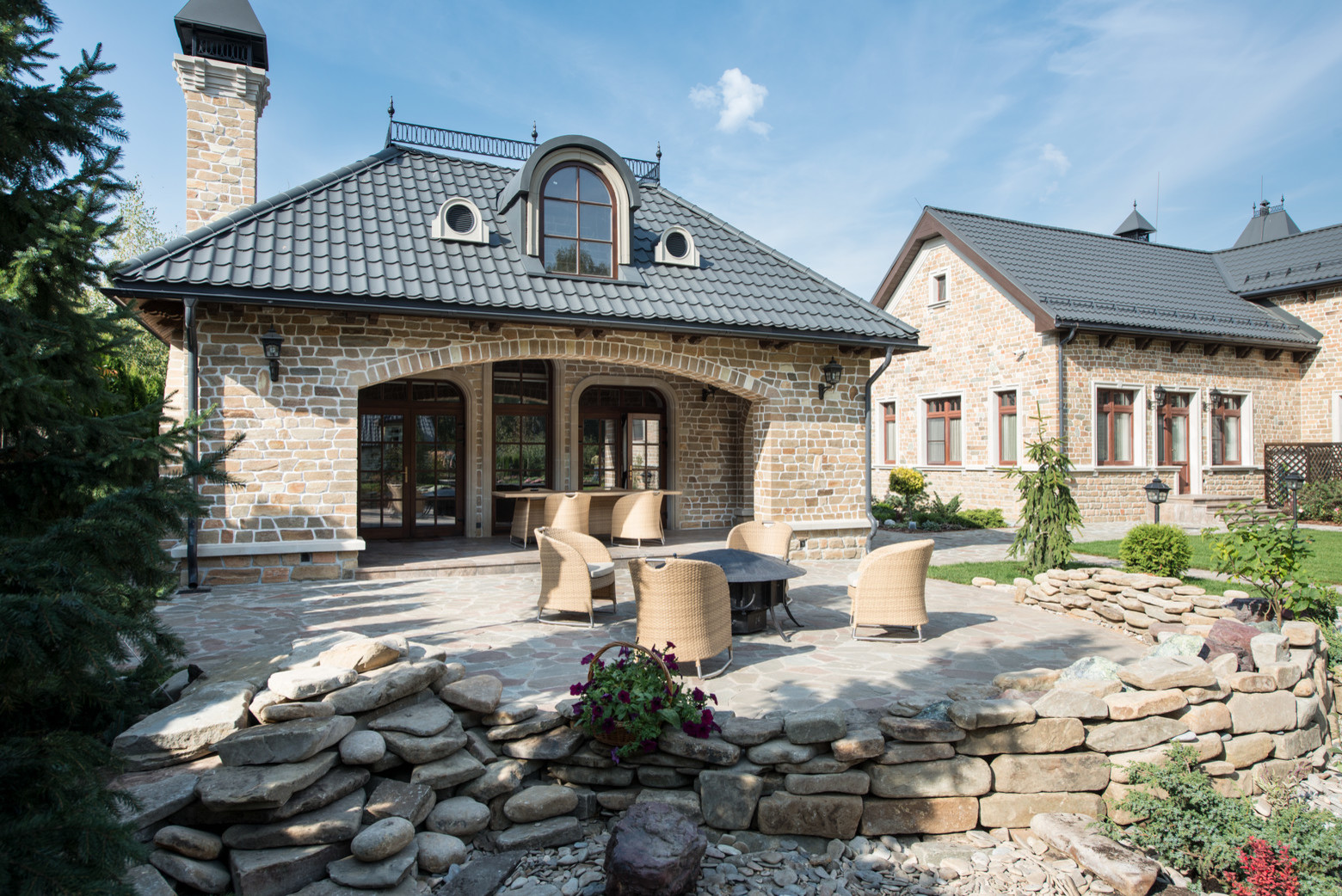 Павильон с открытой площадкой для костровища.