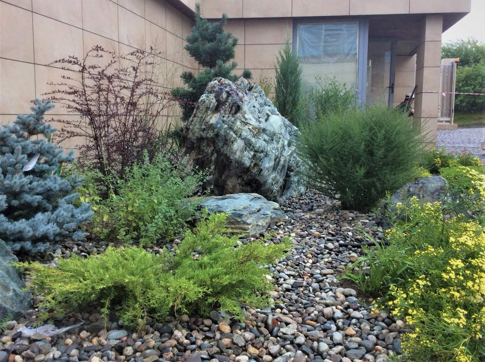 HI-TECH на обломках мегалитового комплекса