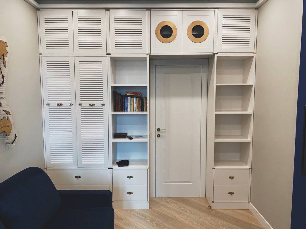 Встроенный стеллаж