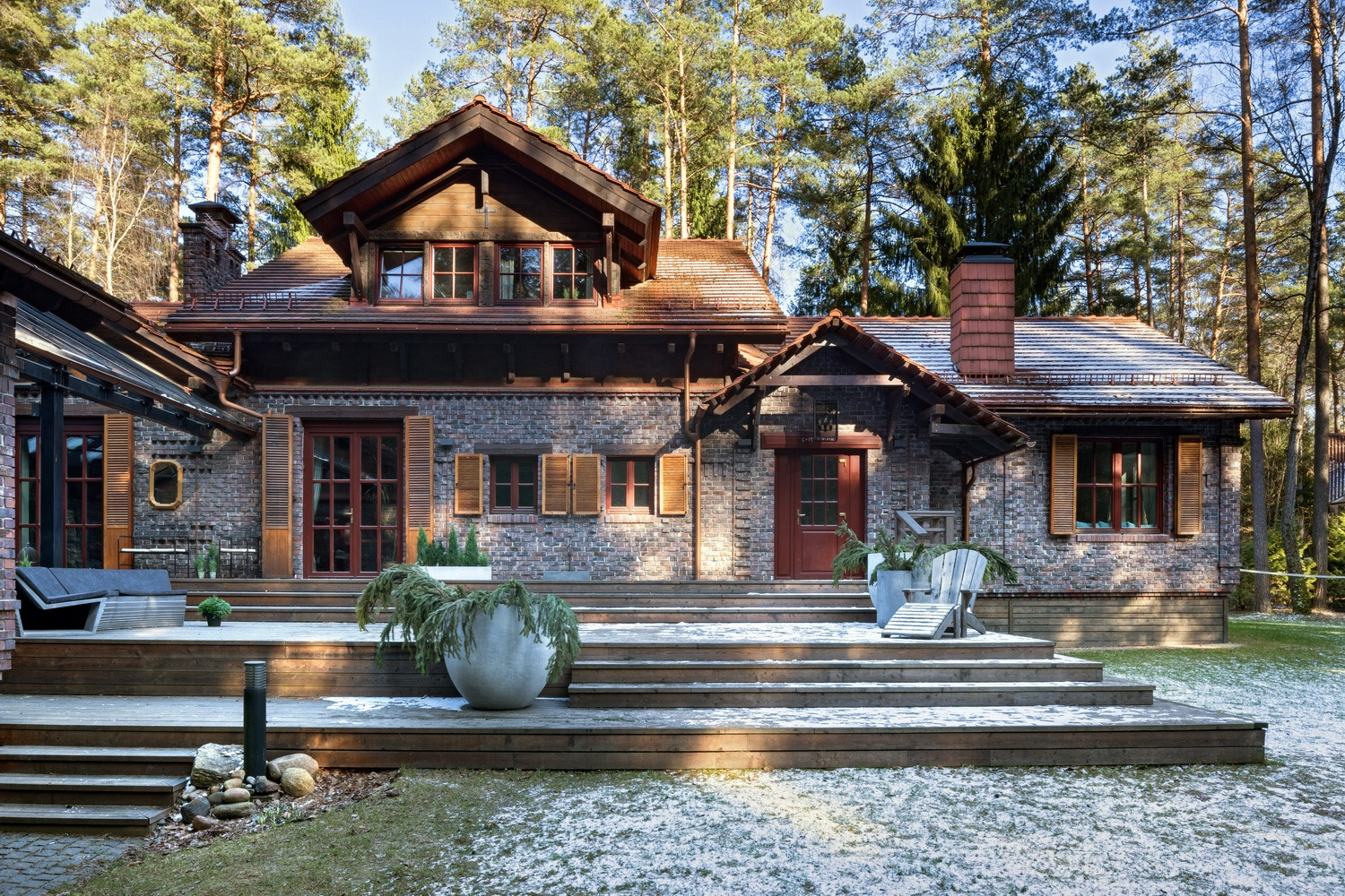 Дом в соснах