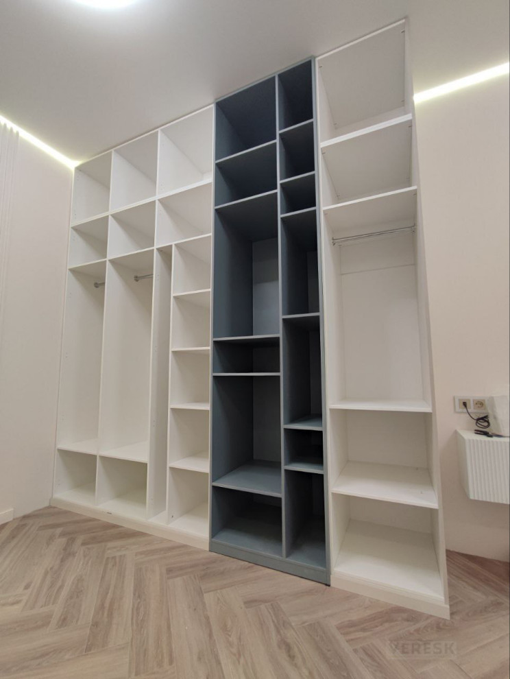 Распашные шкафы