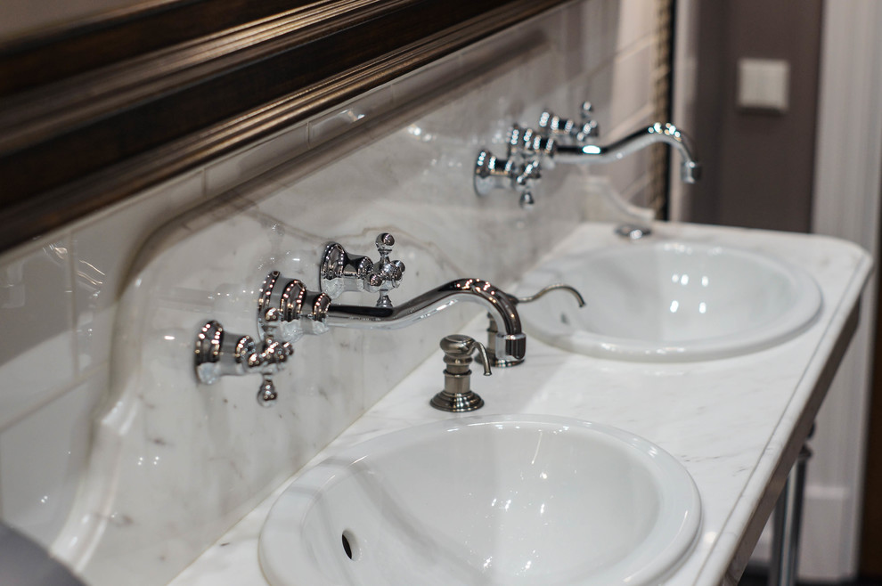 Общественный санузел в офисном здании.