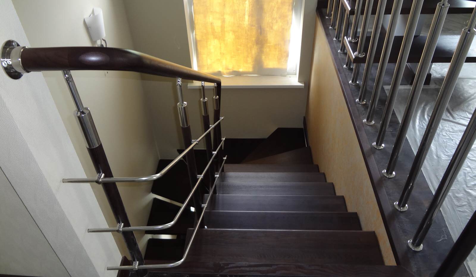 Лестница на второй этаж из дерева ясень.