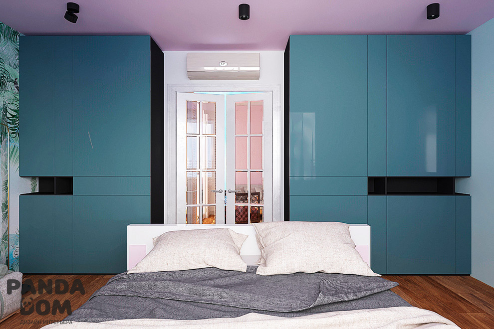 Светлая и разноцветная квартира для молодой девушки.