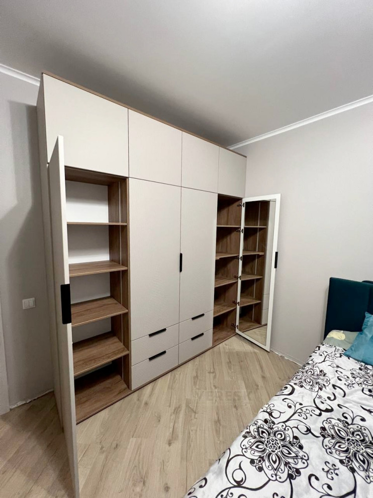 Распашные шкафы