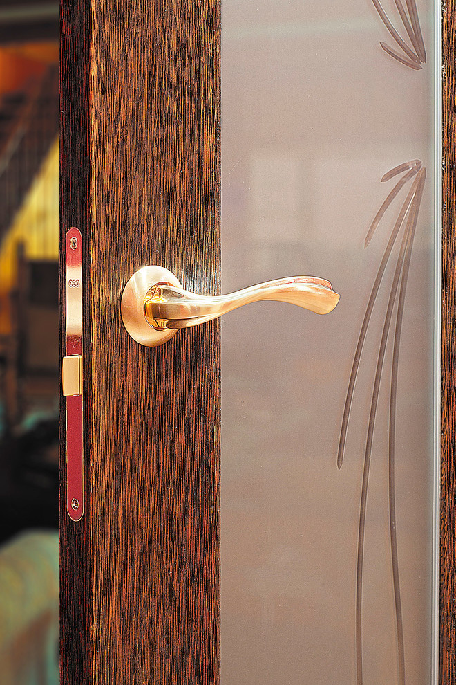 Alvero doors in details