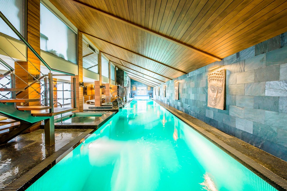 Дом с бассейном в восточном стиле