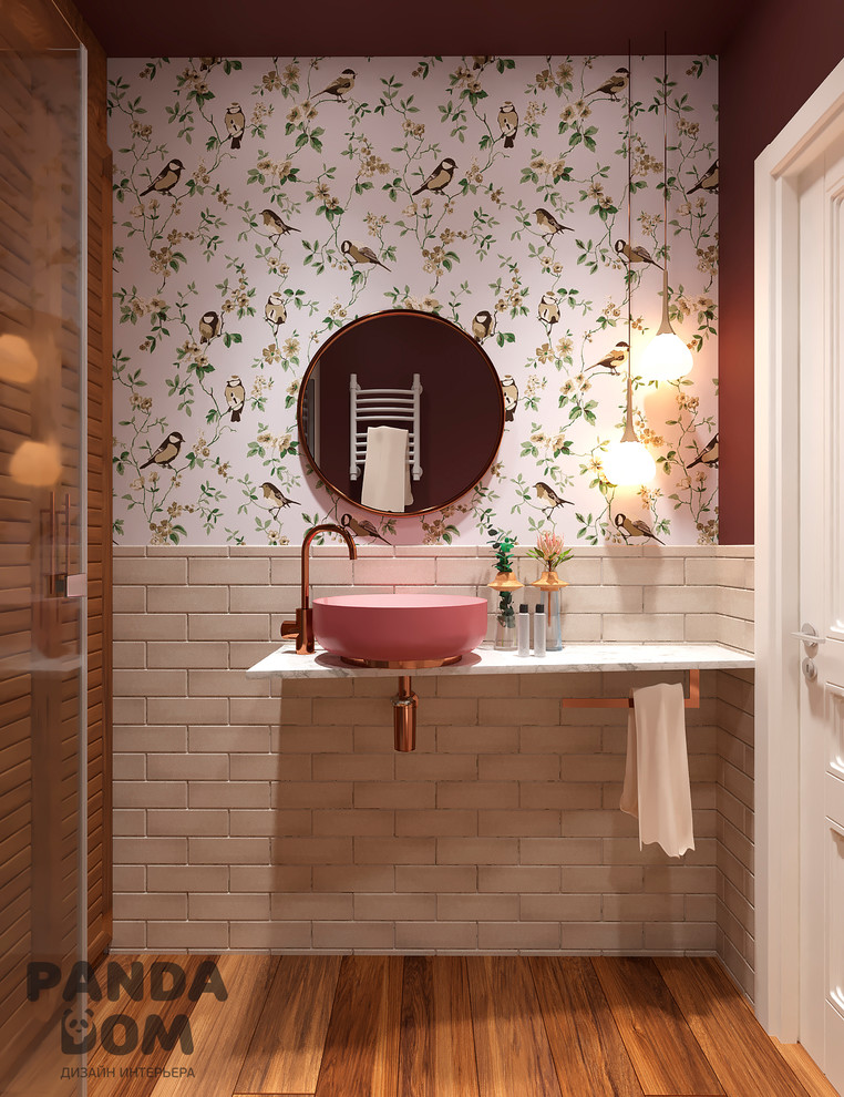 Светлая и разноцветная квартира для молодой девушки.