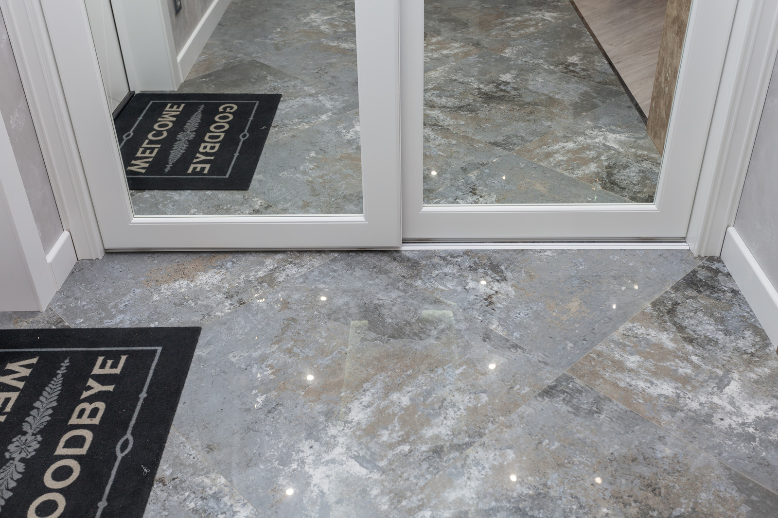 Шкафы в стиле современной классики