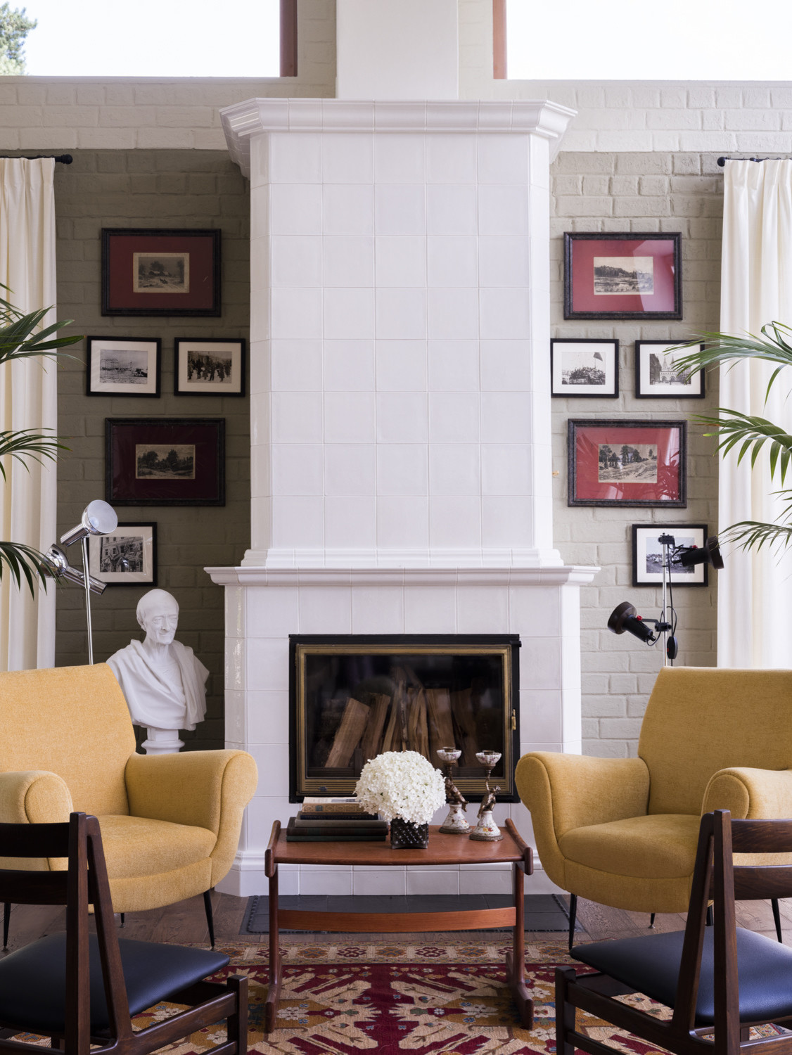 Камин в гостиной