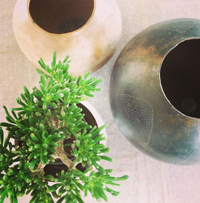 Цветы на подоконнике: 12 идей, как расставить их по правилам декора