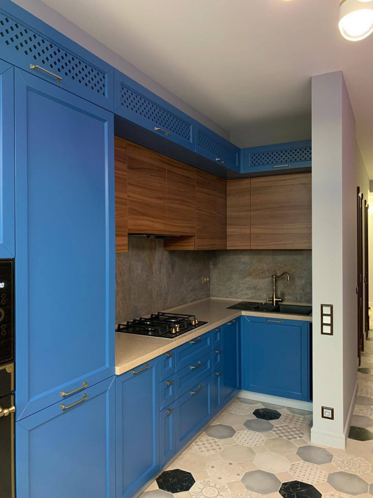 Средиземноморская кухня. Сочетание благородного синего и шпона Орех Американский