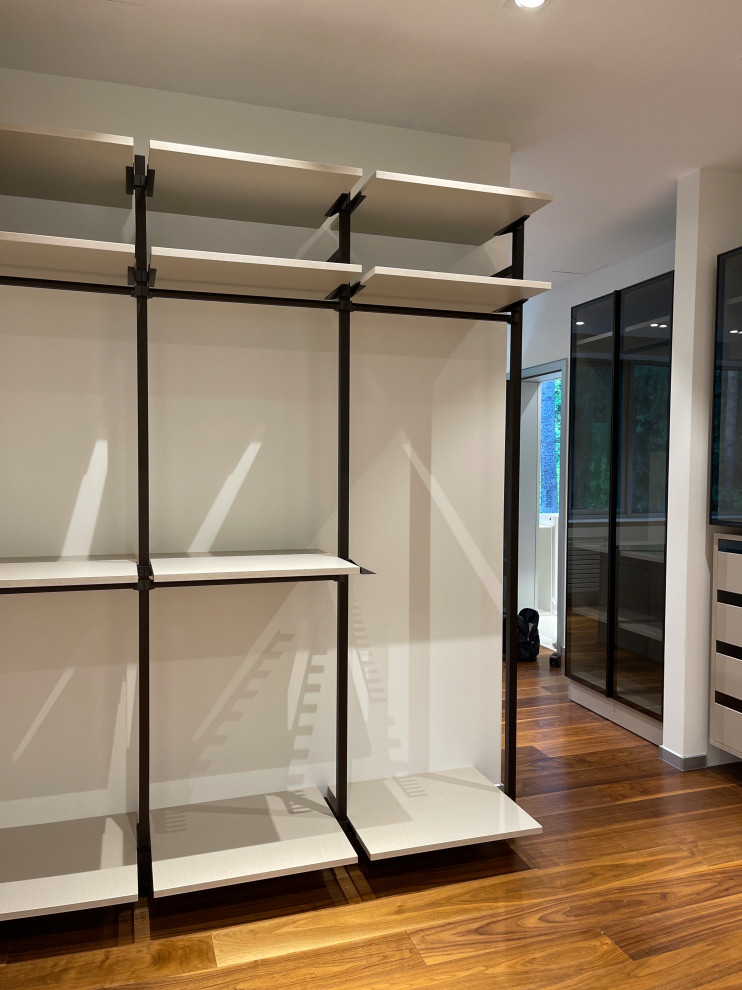 Распашной шкаф с системой RPE raumplus и Гардеробная система UNO raumplus