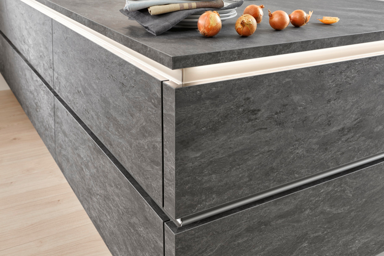 Подсветка верхнего ряда ручек-профилей