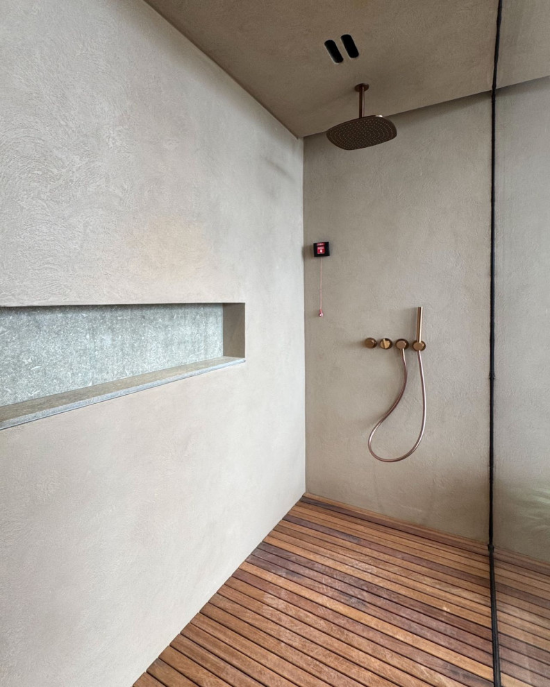 Отделка душевого угла фактурной штукатуркой с водоотталкивающим лаком