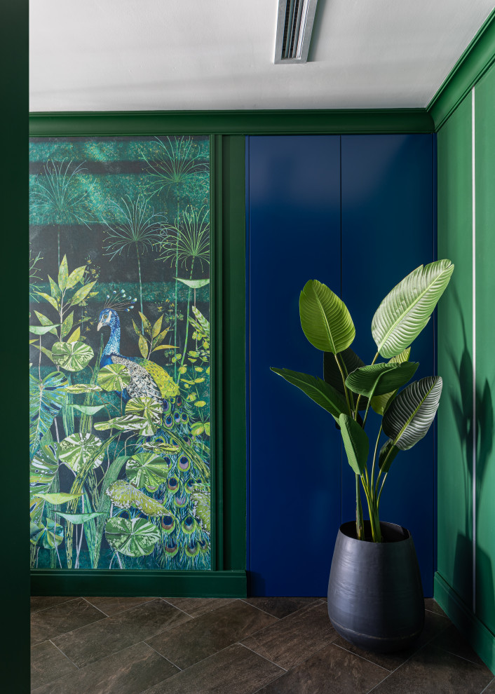 Интерьер квартиры в сочных оттенках с текстилем от Pierre Frey