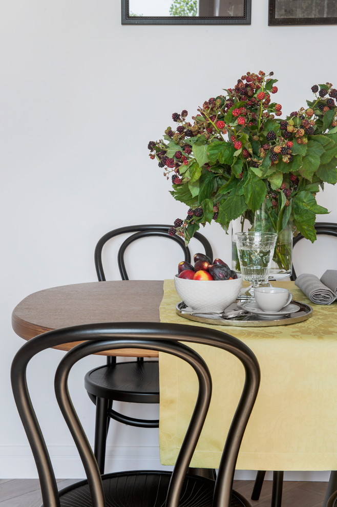 Квартира в доме по проекту архитектора Жолтовского.