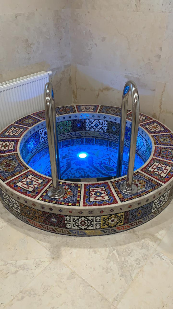 Обложка проекта: Купель, выложенная мозаикой. Подмосковье, частный дом