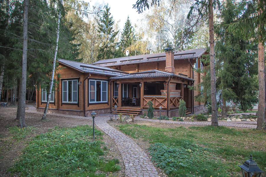 Бассейн в деревянном доме