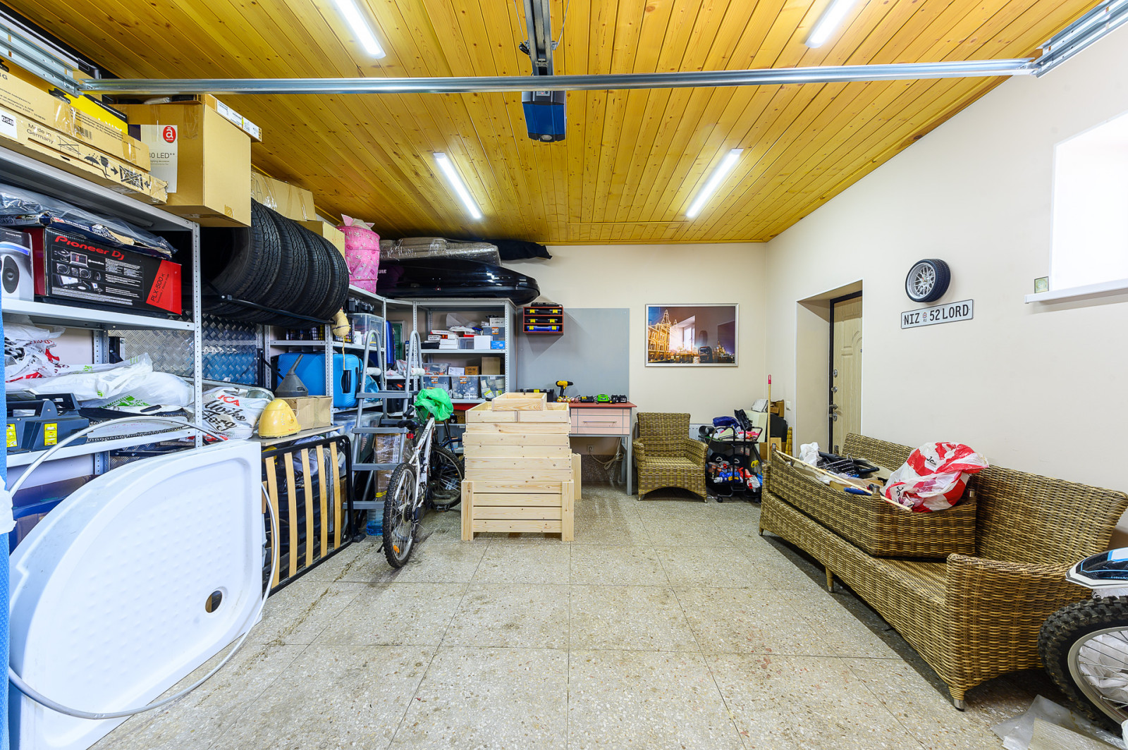 отделка дома из оцилиндрованного бревна