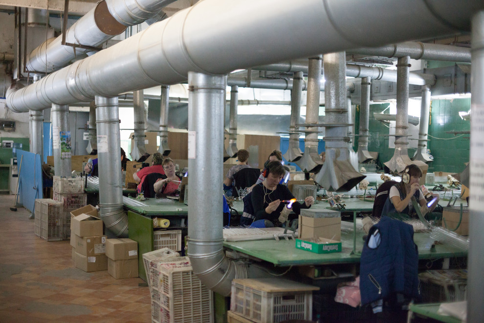 Портрет: Российские новогодние игрушки от фабрики «Елочка»