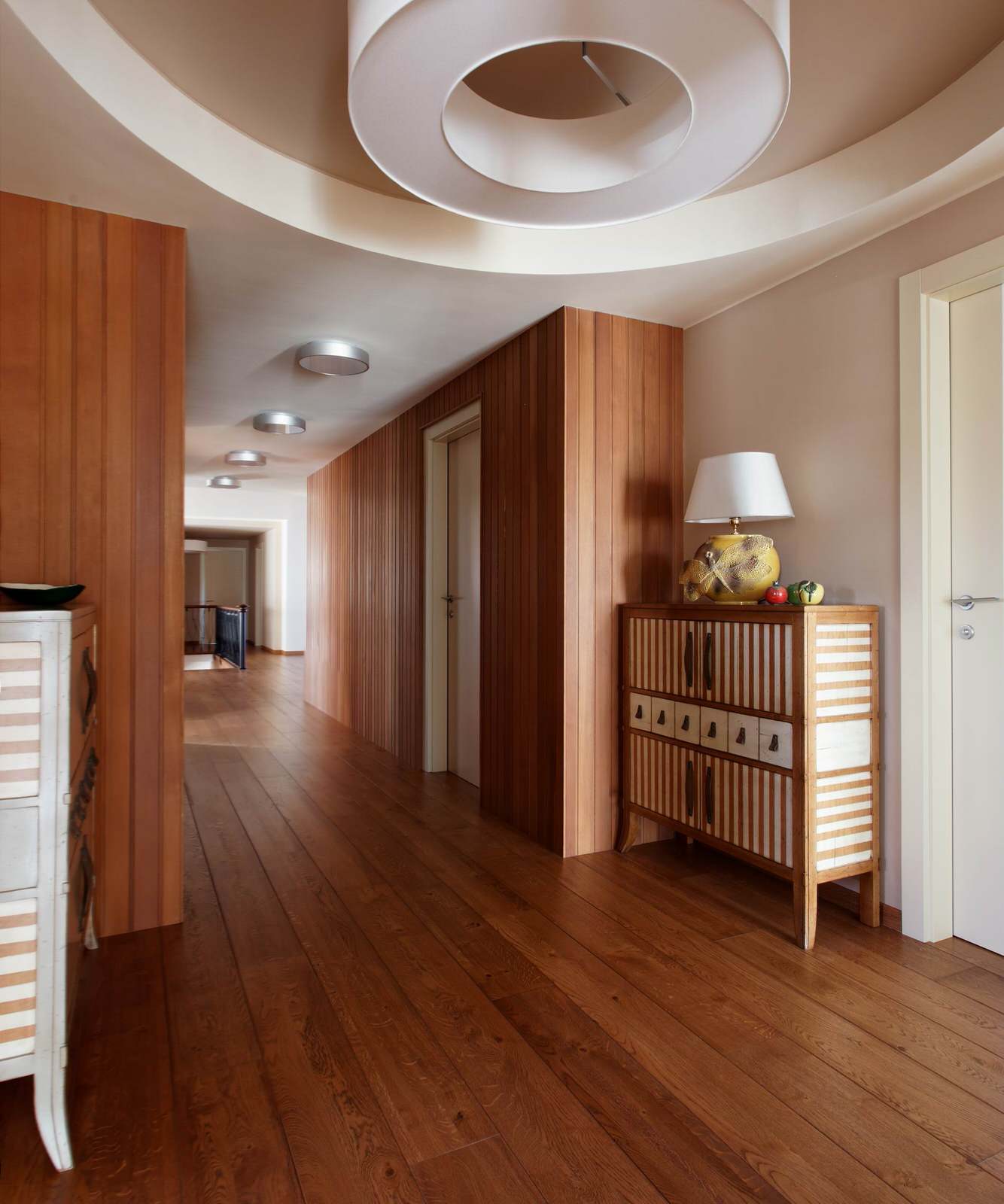 Дом в Подмосковье: коридор второго этажа