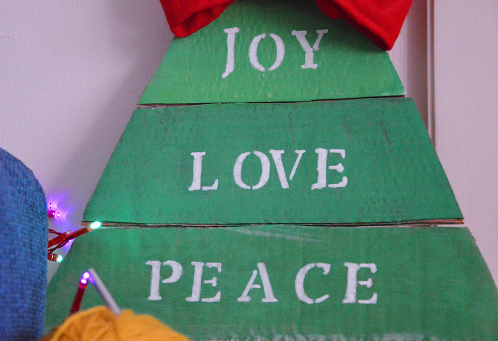 Фотоохота: Ёлки из бумаги, которые можно сделать за час