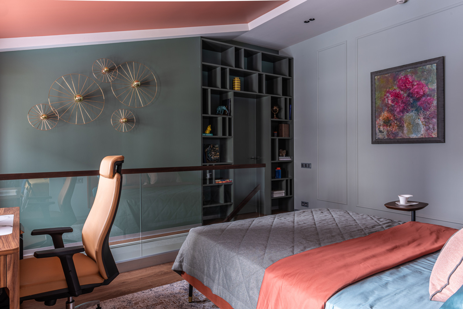 Взрыв цвета на мансардном этаже