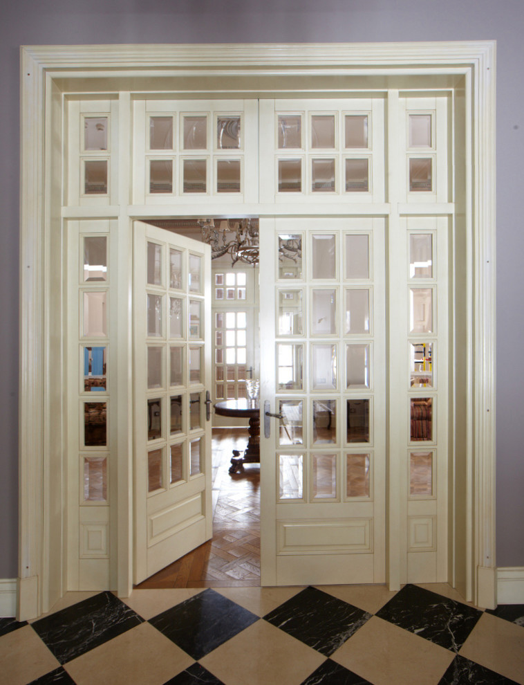 Классические витражные двери