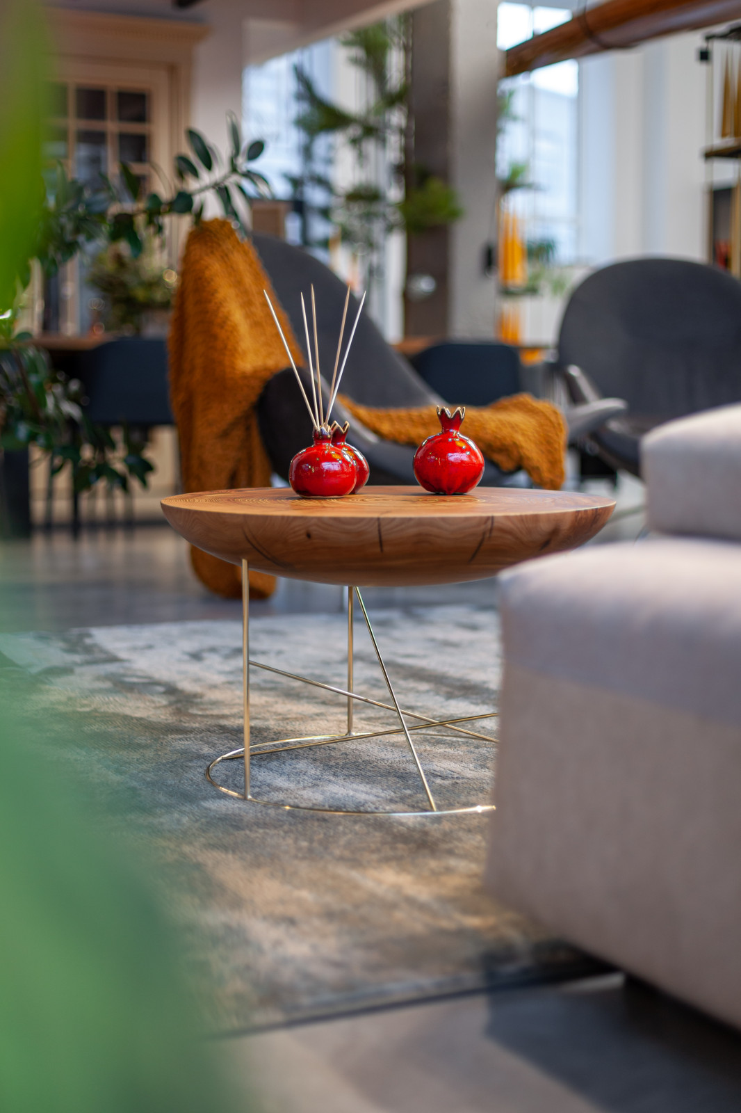 Столы для гостиной