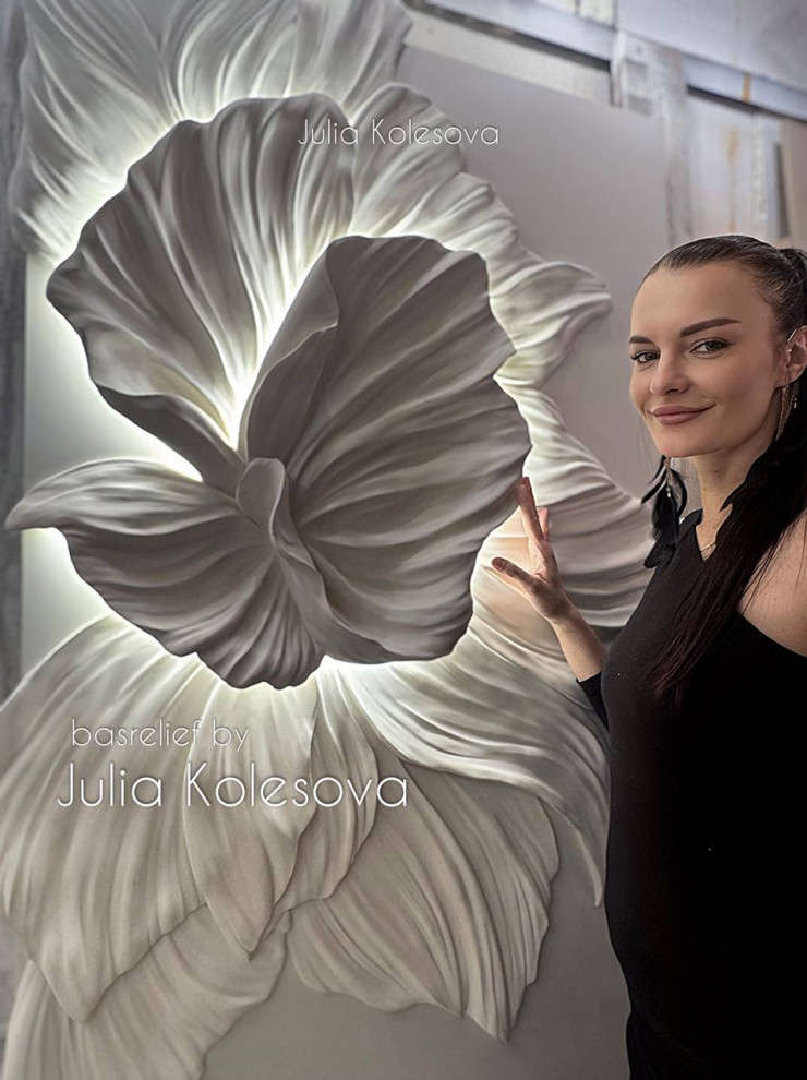 Обложка проекта: барельеф с подсветкой