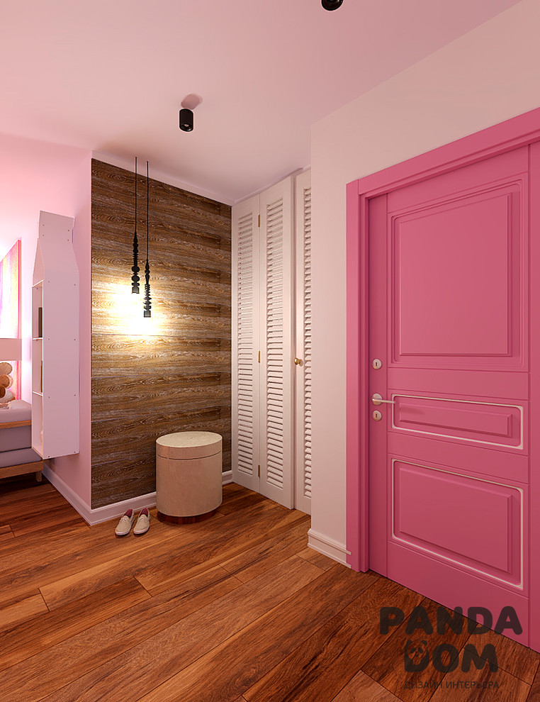 Светлая и разноцветная квартира для молодой девушки.