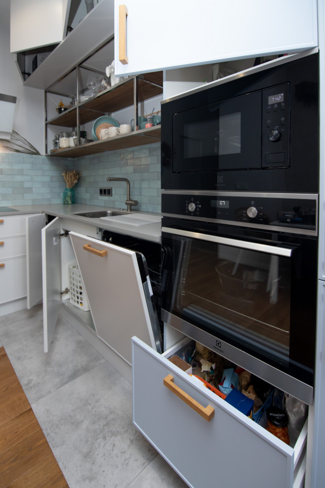 Светлая кухня в неоклассическом стиле